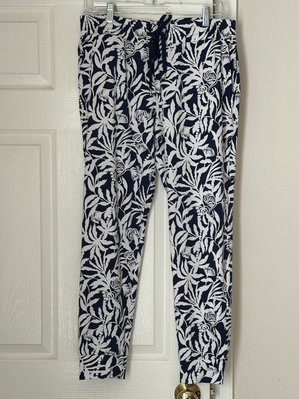 Lilly Pulitzer Lillabeth Cropped Joggers M Low Tide Navy Flocking To Paradise